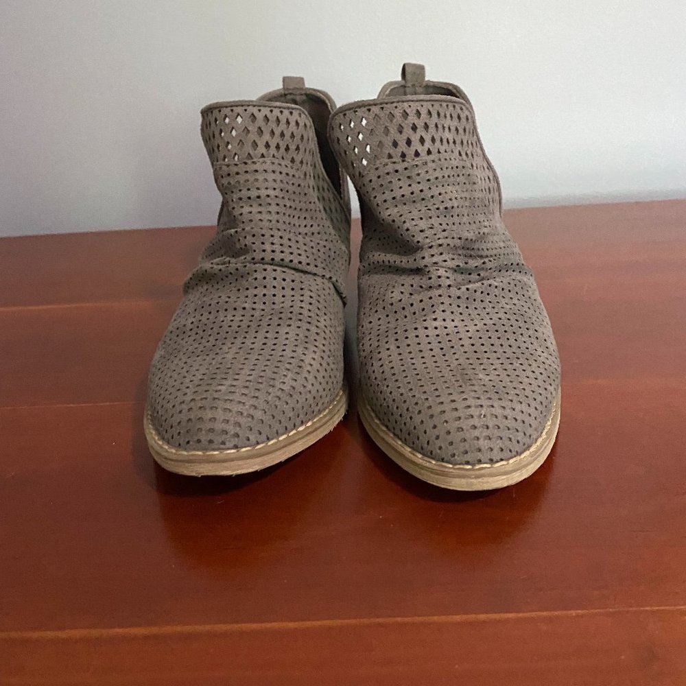 Report Faux Suede Perforated Ankle Heeled Booties 8.5 Grey